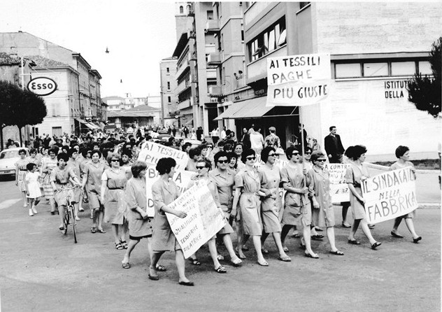 Manifestazione sindacale e sciopero delle operaie del Cotonificio di Gorizia, 1960